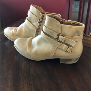 Girls taupe zip up booties.